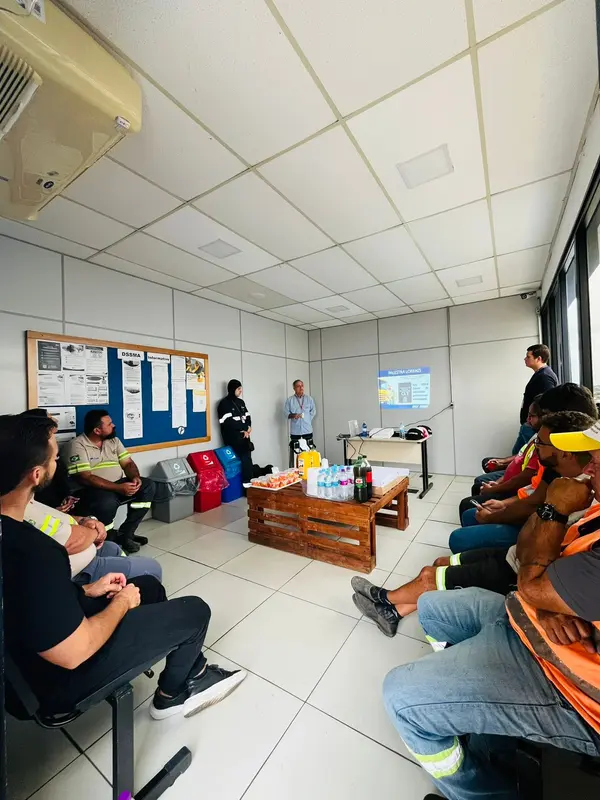 Conversa sobre manutenção preventiva da frota em Ponta Grossa.