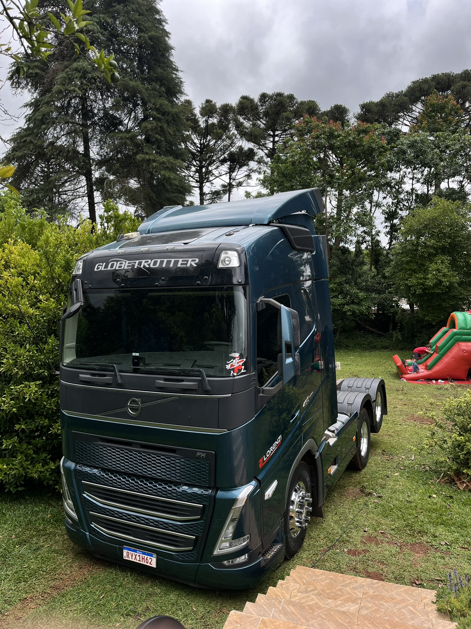 Cavalo mecânico da Transporte Lorenzi equipado para o transporte de contêiner